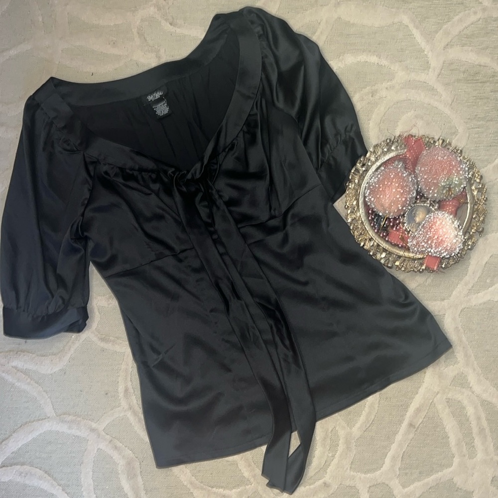 NWOT🌷BOB MACKIE🌷Black silky short sleeve tie sash neck empress blouse